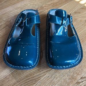 Hunter Green Alegria Clogs, SZ 38.